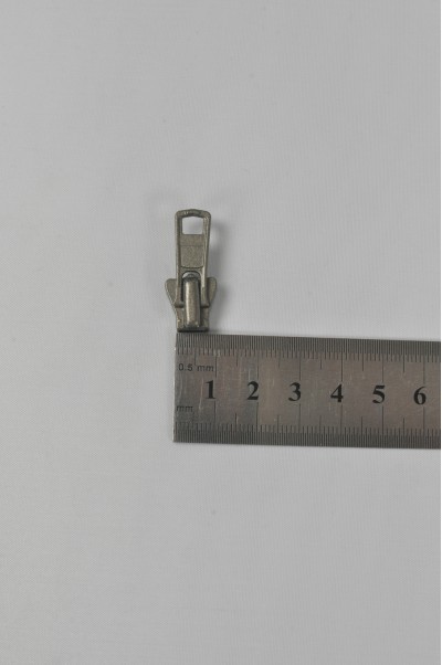 ZIP105   槍色金屬拉鏈頭 正面照